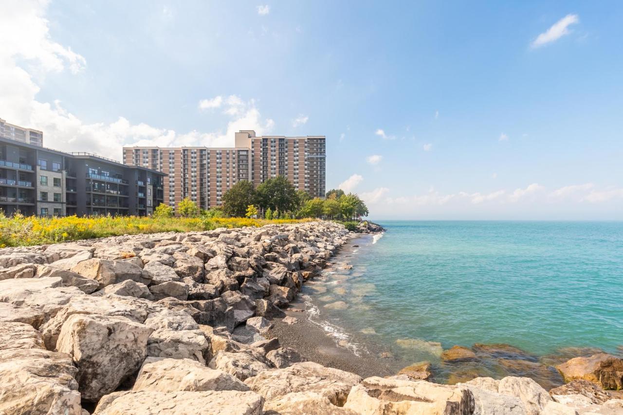 Globalstay Modern Townhomes In Lakeshore Steps To The Beach Гамильтон Экстерьер фото